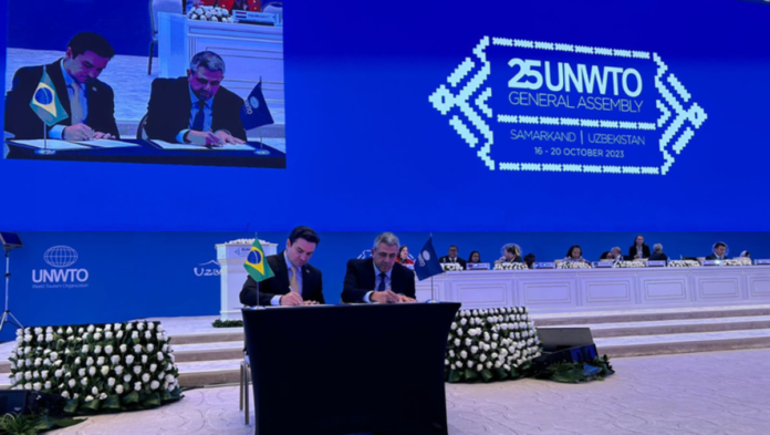 Ministro assina acordo para escritório da OMT