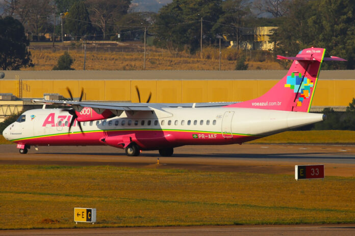 Aeronave ATR rosa