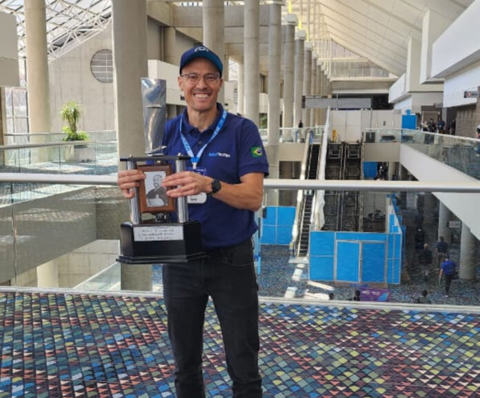 André Gonçalves da Cruz, vice-presidente Técnico da Azul, celebrando o título