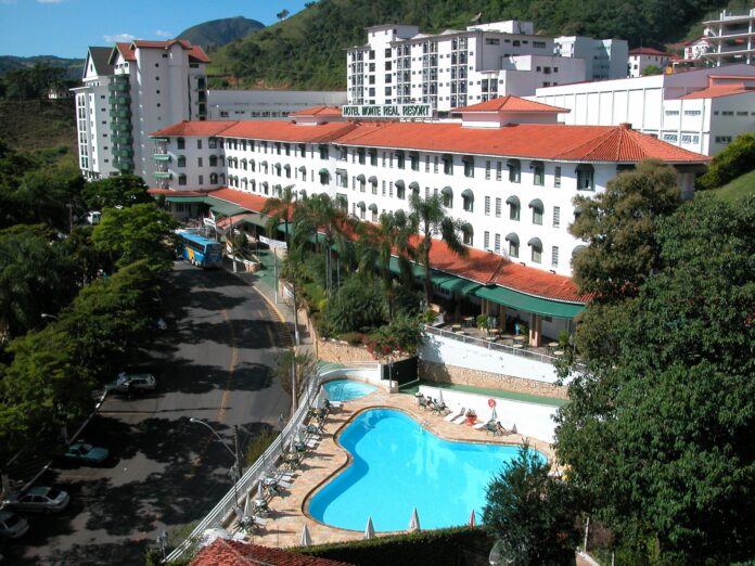 Fachada-do-Hotel-Monte-Real